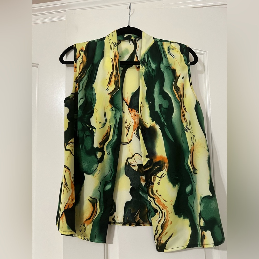 Sleeveless Patterned Shirt